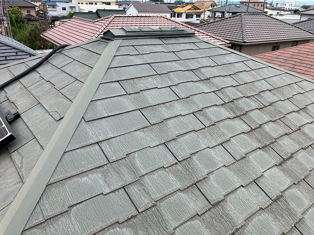 カバー工事を行うスレート屋根